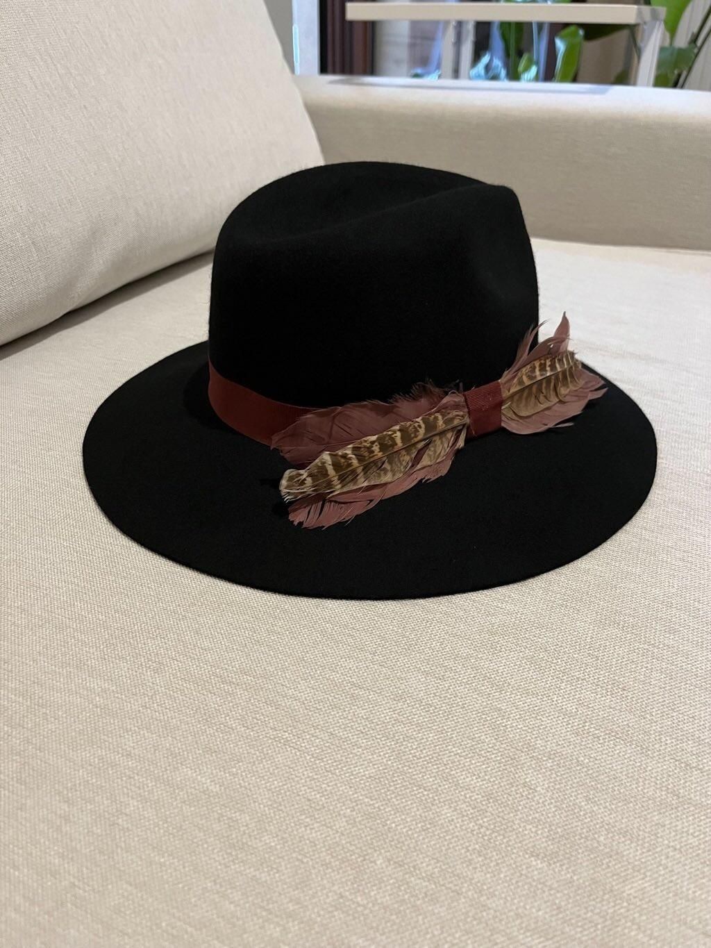 Wełniany kapelusz z piórami, Jessica Simpson S/57