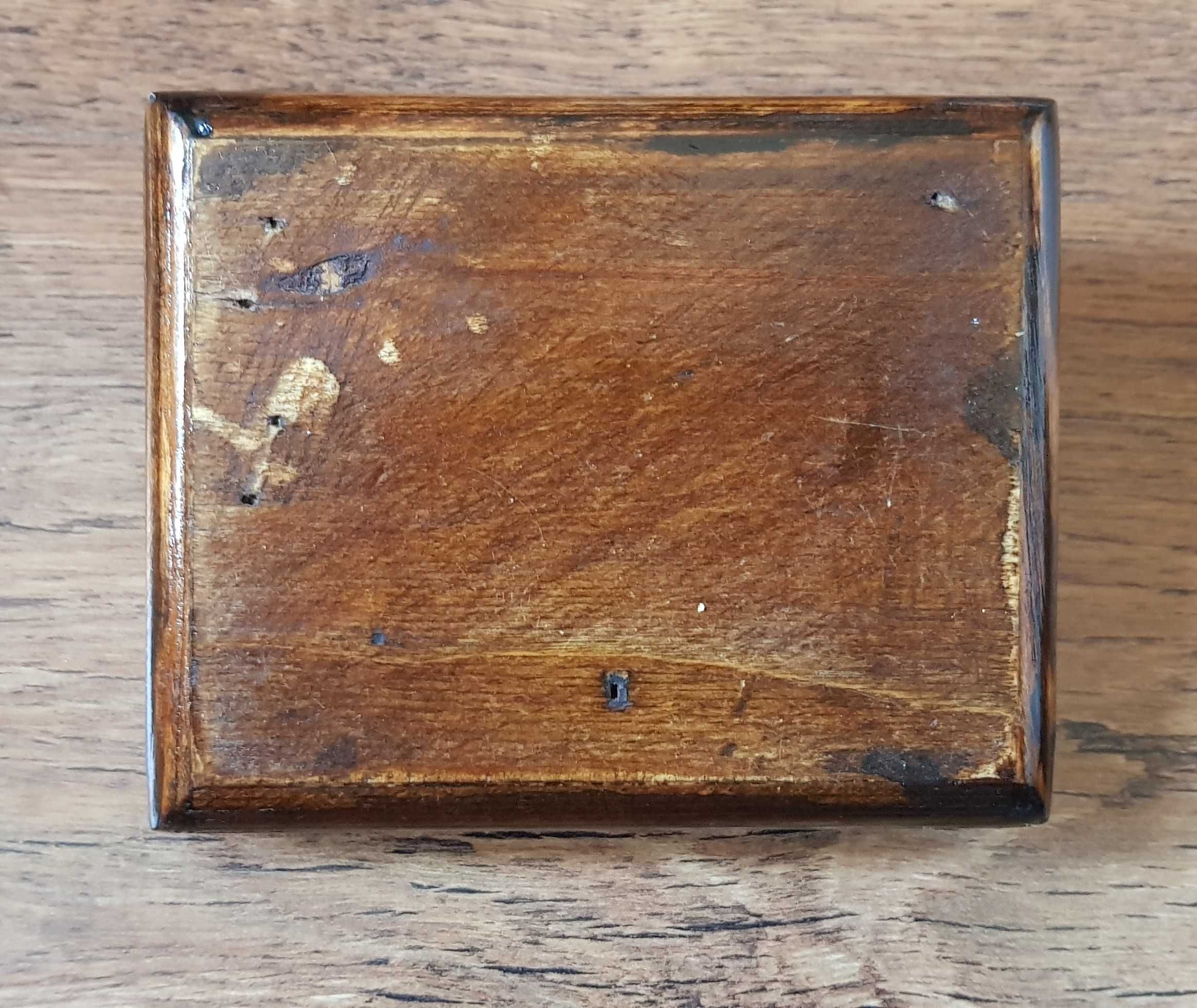 szkatułka z drewna lipowego, lata 50-70 XX w.