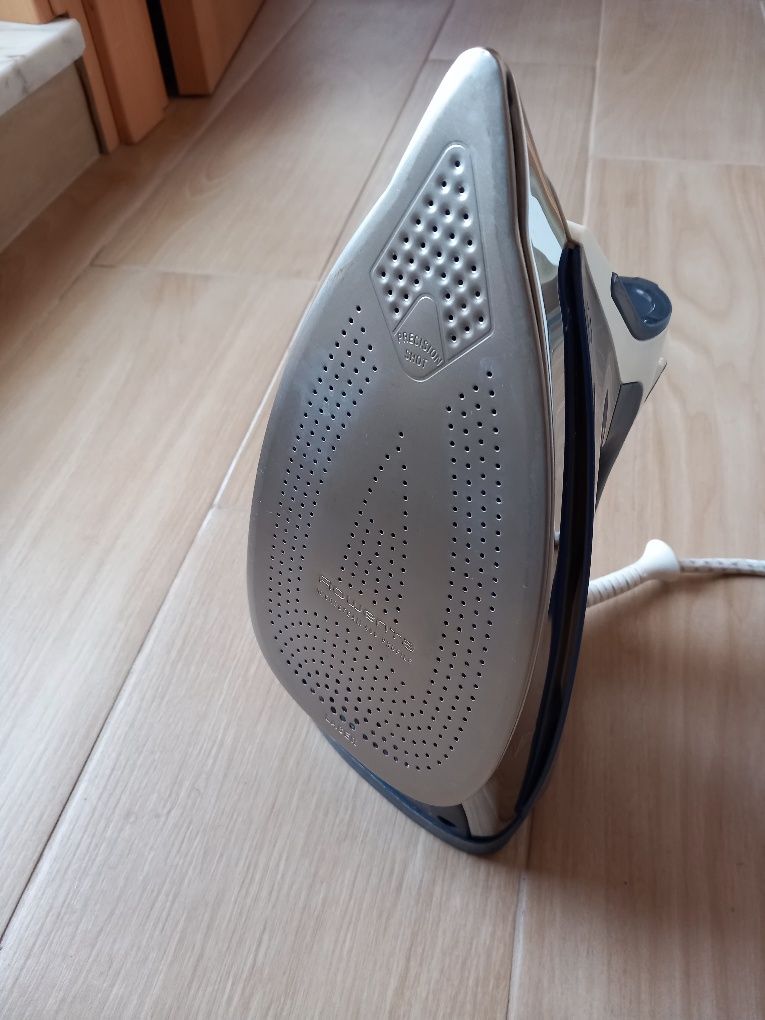Ferro de Engomar Rowenta Pro Master 2700W