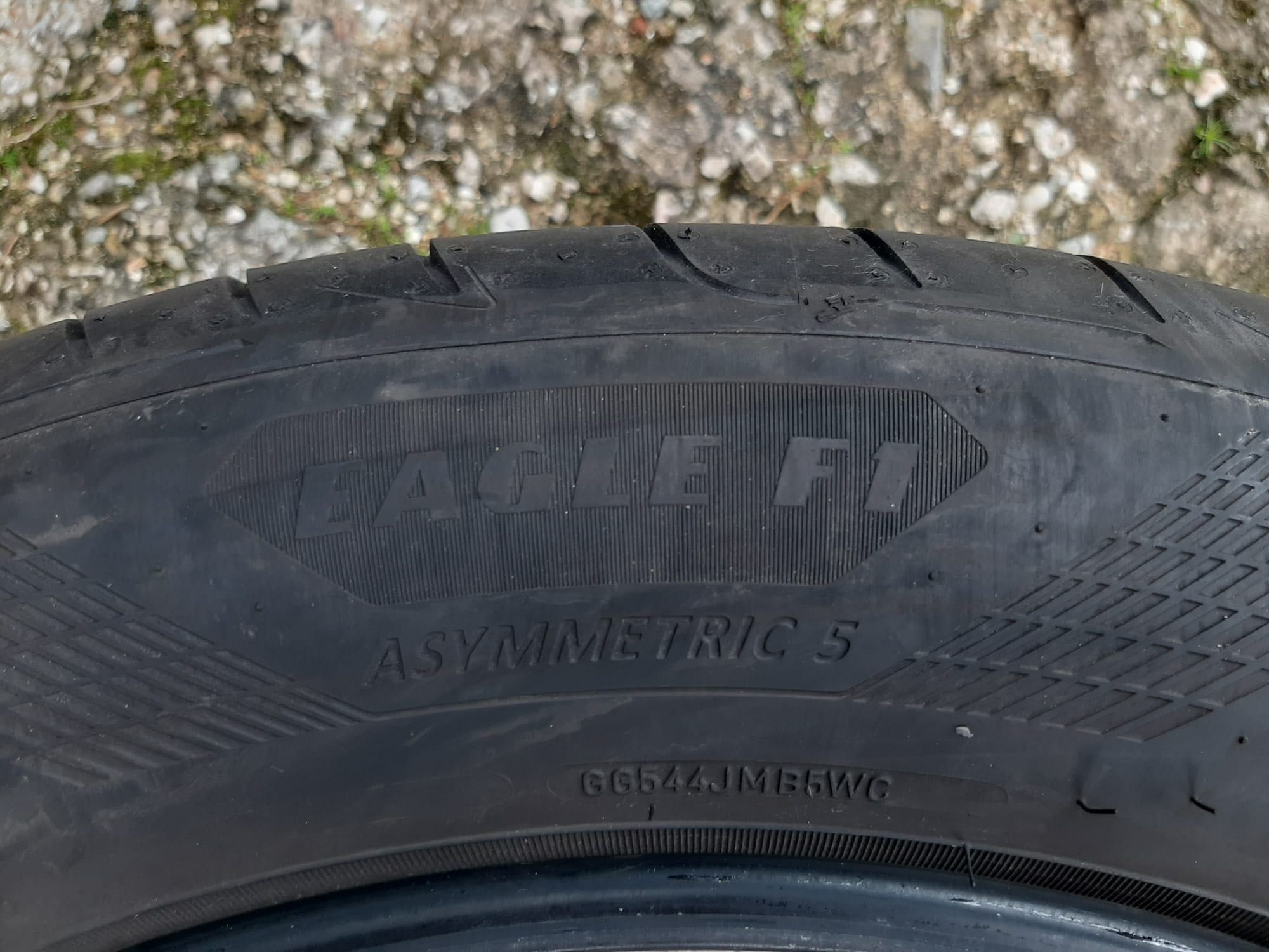 Pneus Goodyear Eagle F1 Asymmetric 235/55R18 100v