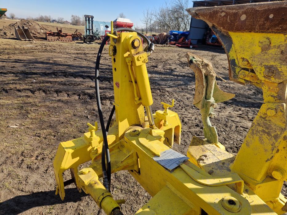 Pług obrotowy 4 skibowy Widder