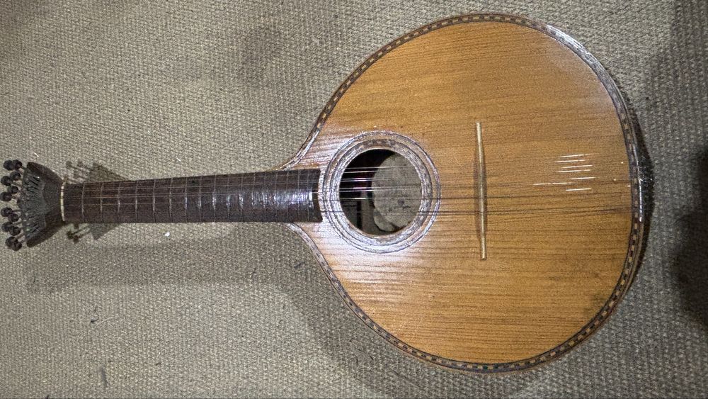 Guitarra portuguesa muito antiga