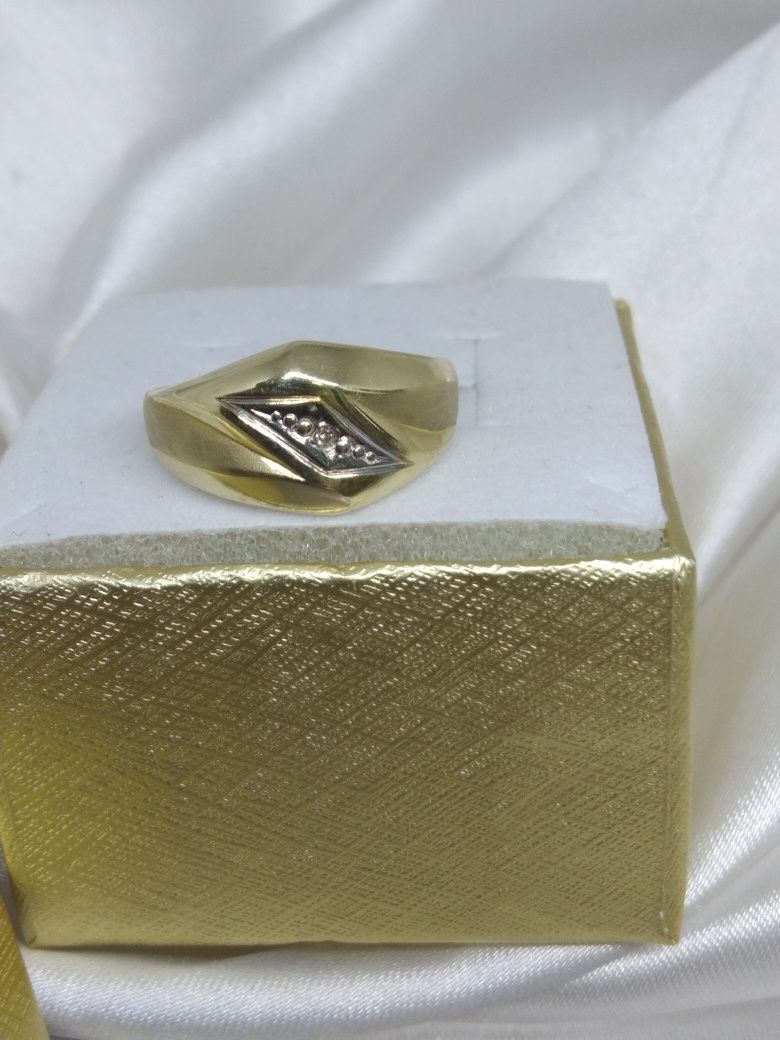 Złoty pierścionek z diamentem, złoto 585, R14