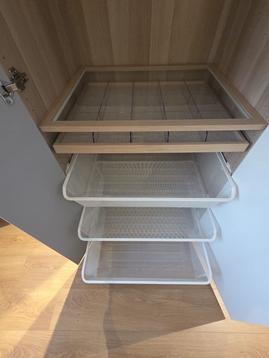 Armário moderno e contemporâneo