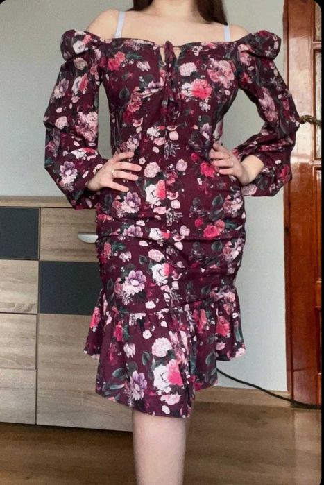 Przepiekna sukienka, bordo