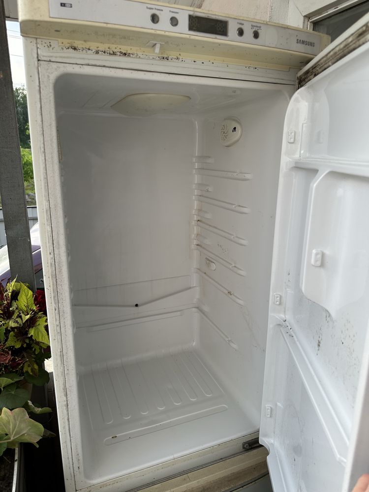 Холодильник Samsung RL28DBSW