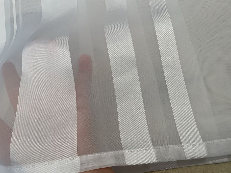 Firana w pasy z atłasu