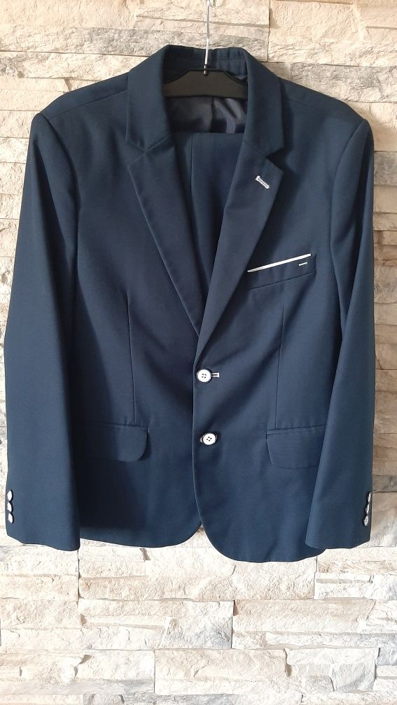 Garnitur młodzieżowy rozm. 146 xl