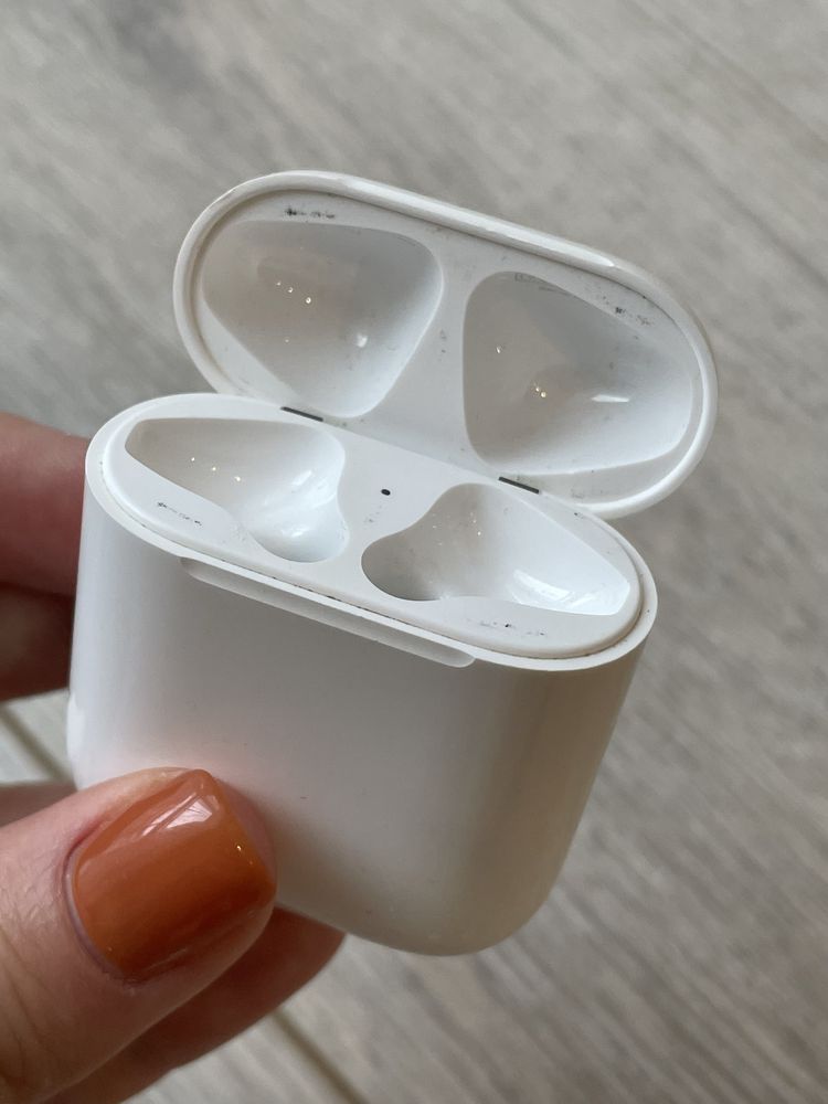 Apple футляр charging case для Airpods 1