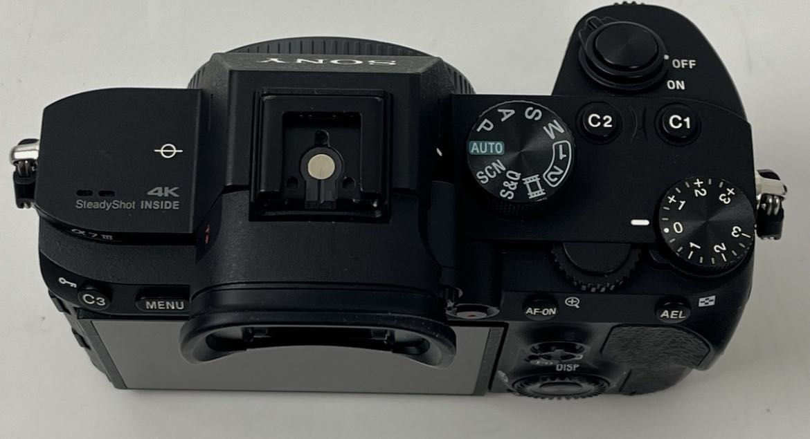 Kit de câmara Sony A7 III e objectiva Sony FE 28-70 mm