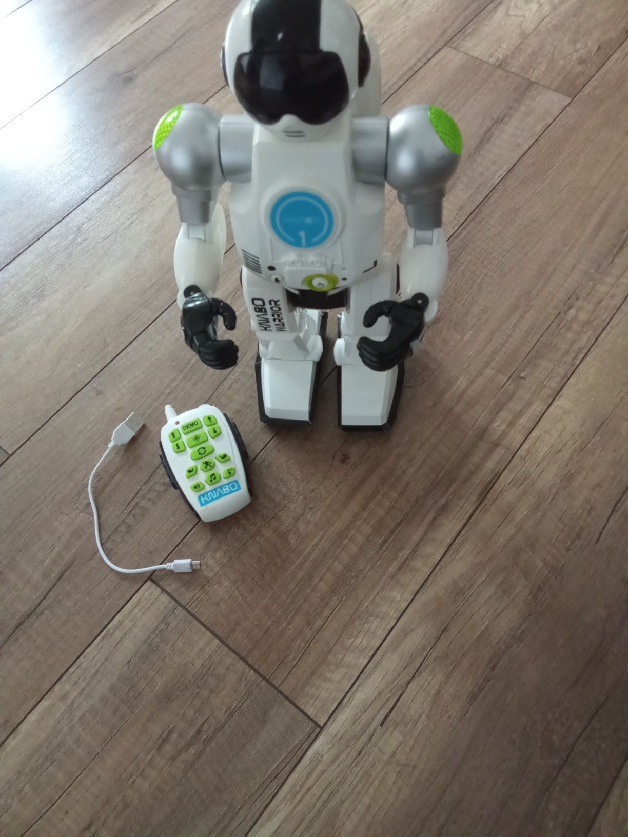 Robot Knabo Warrior Kosmiczny Wojownik Białozielonoczarny