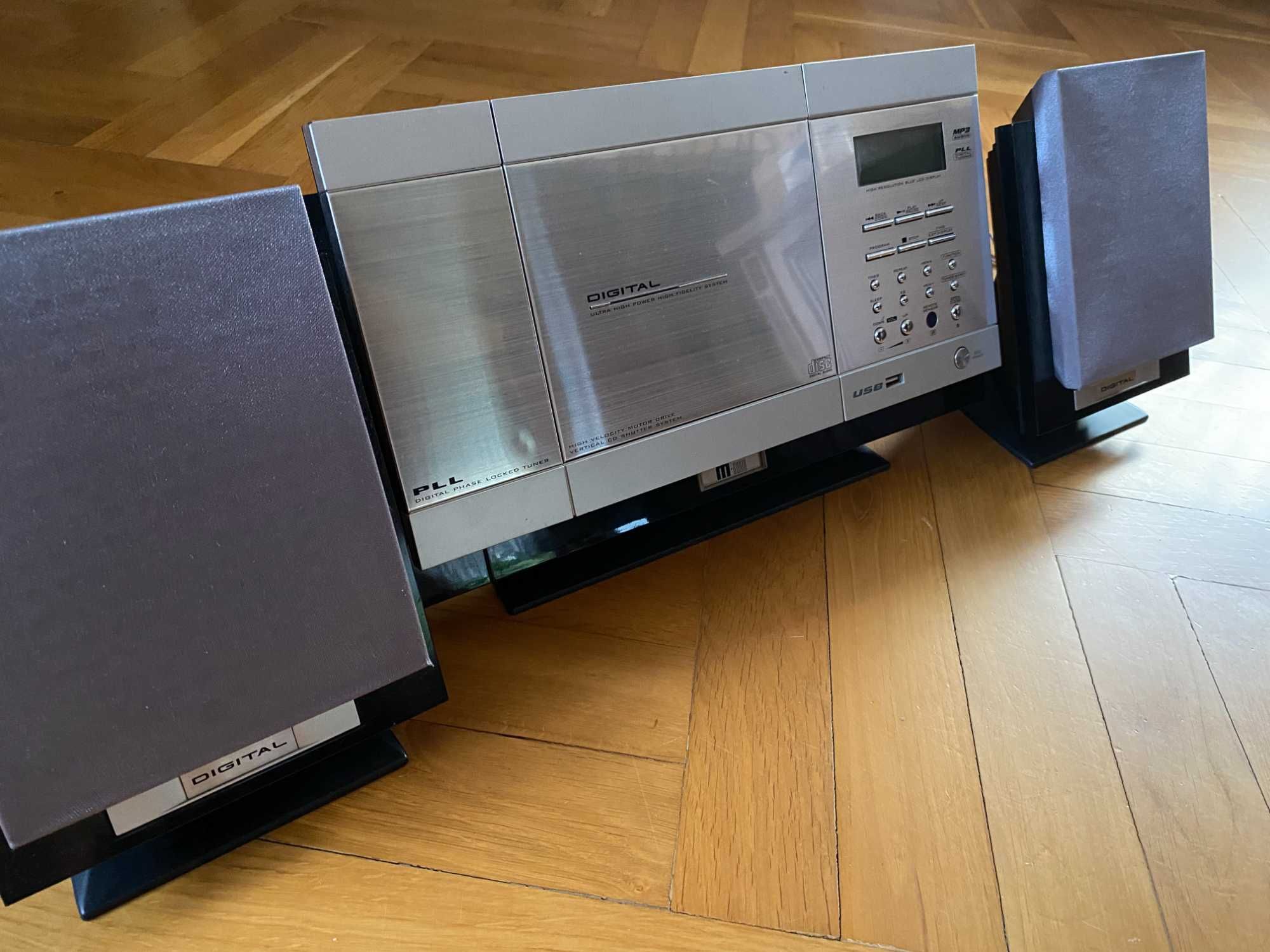Wieża M-Audio w bardzo dobrym stanie