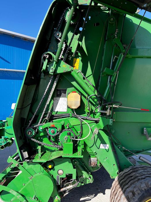 Прес-підбірник John Deere 864