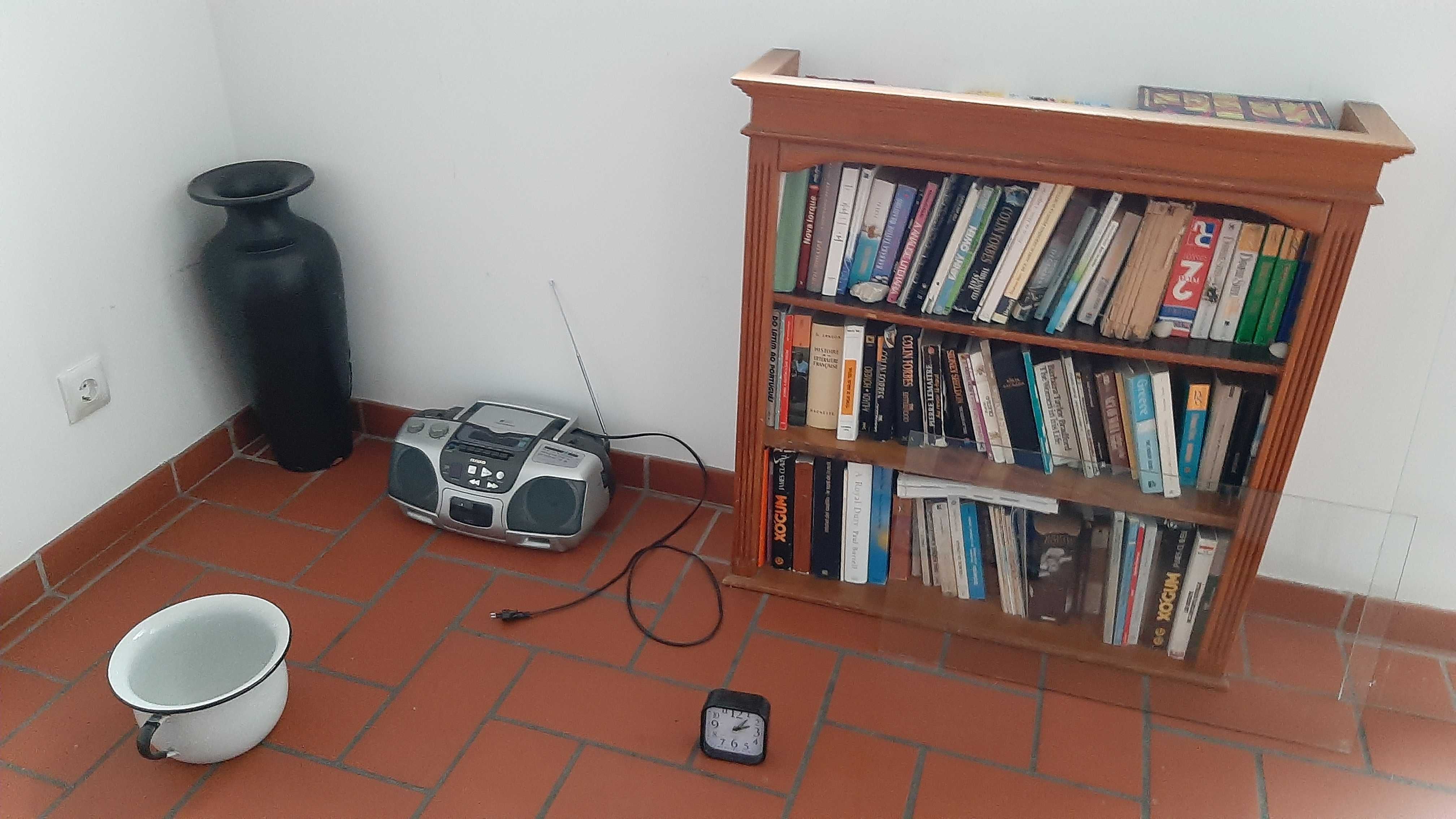 Dou-te se vieres buscar - moiliário de casa variado (Lapa)