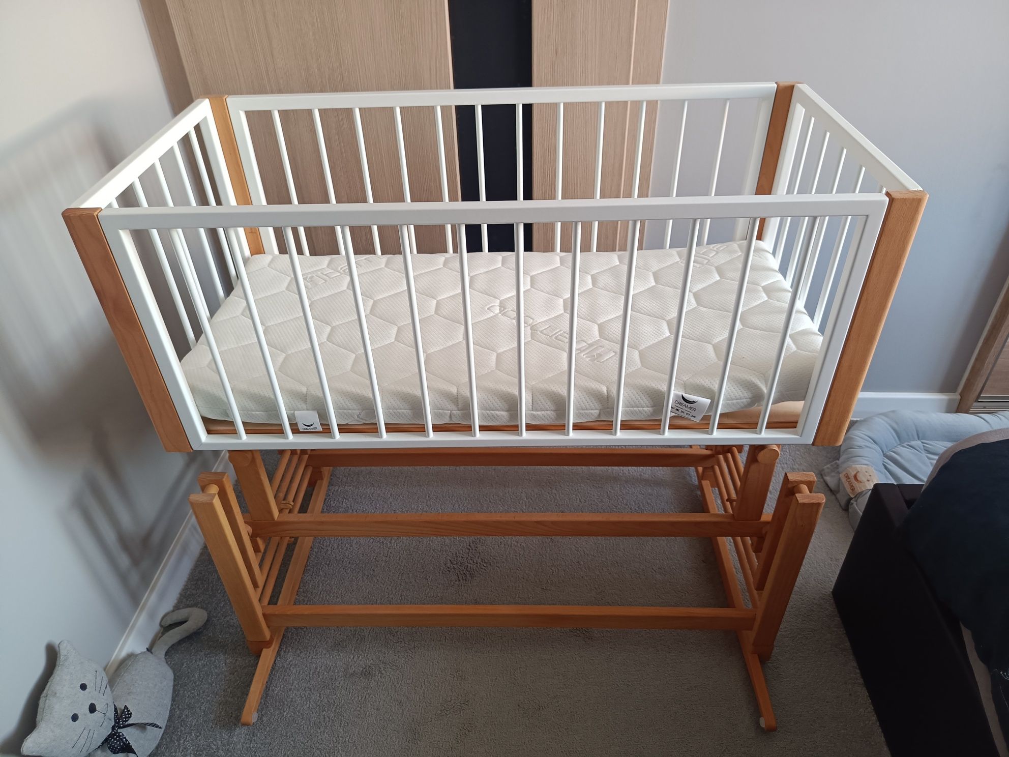 Kołyska Dreamer premium z bujaczkiem / leżaczkiem