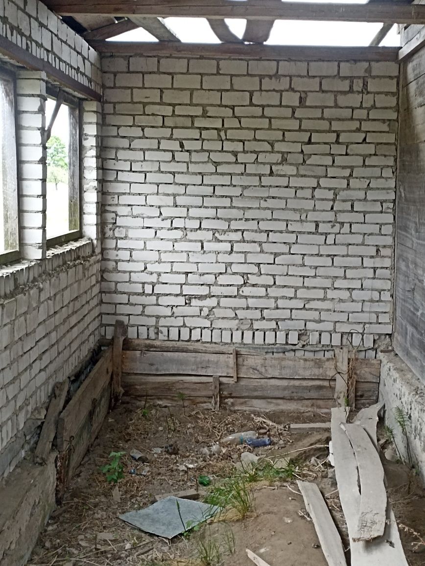 Будинок з ділянкою землі