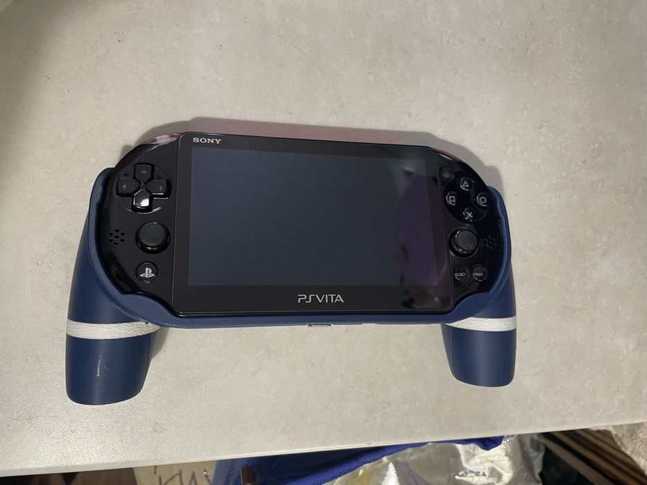 PS Vita 2000 slim