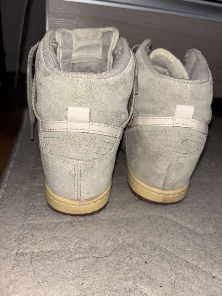 buty na koturnie