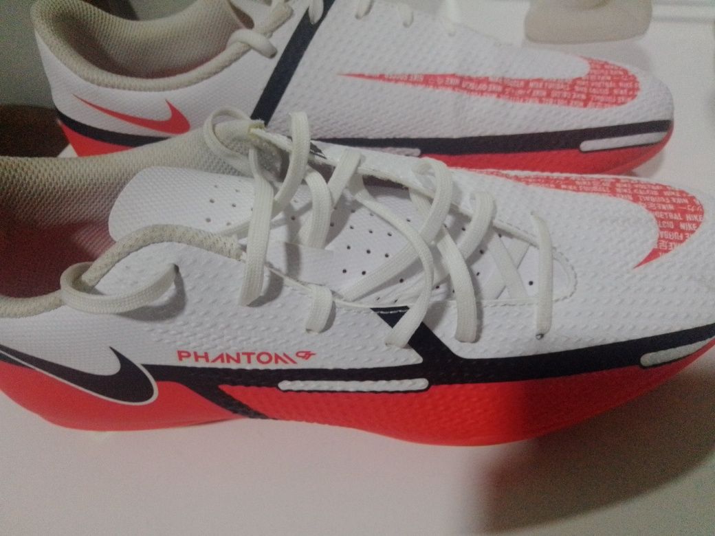 Chuteira Nike Phantom - Vermelha (42)
