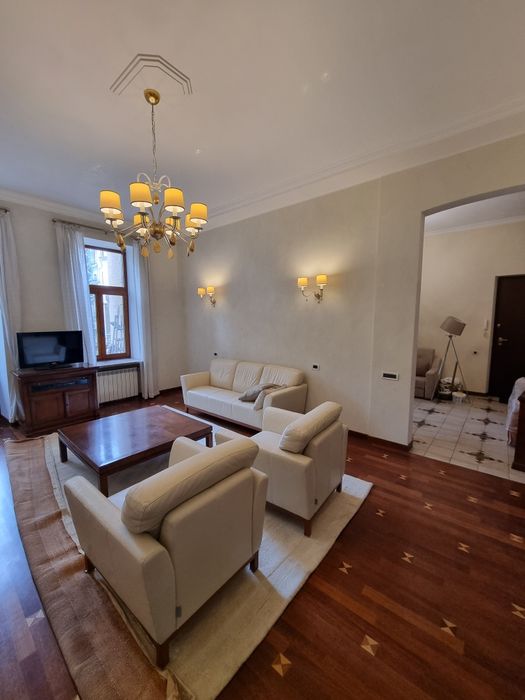 Подол, Андреевский спускск 2в, статусный дом, высокие потолки