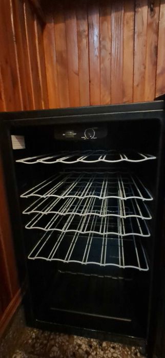 sprzedam  lodowke na wino