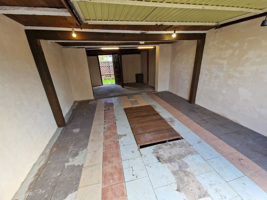 Garaż 32m2 z kanałem i ogródkiem!