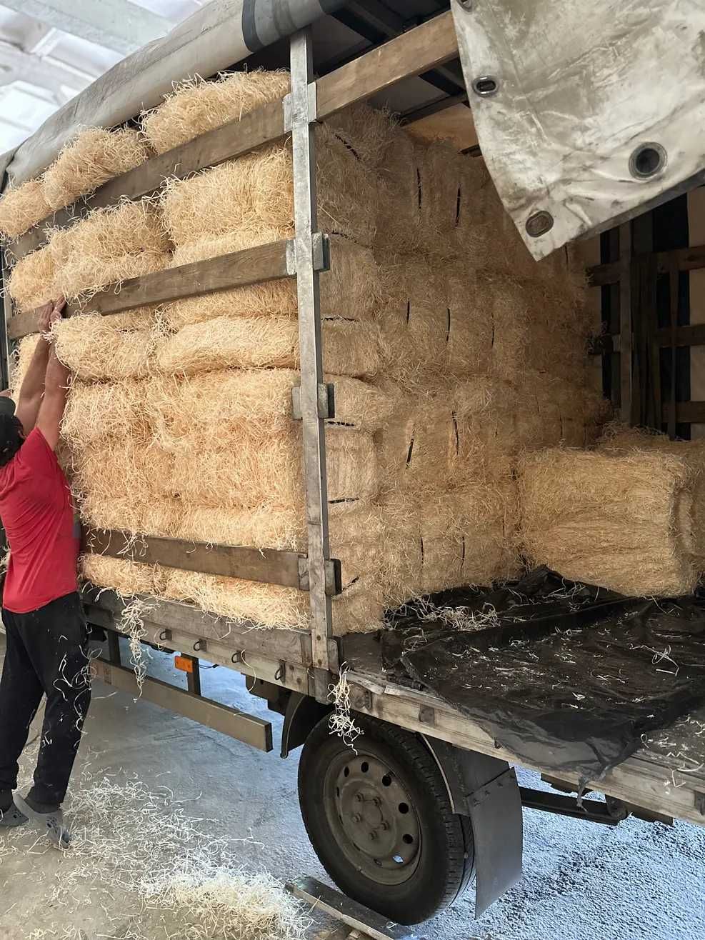 Дерев'яна стружка для декору та упаковки подарунків, опт від виробника