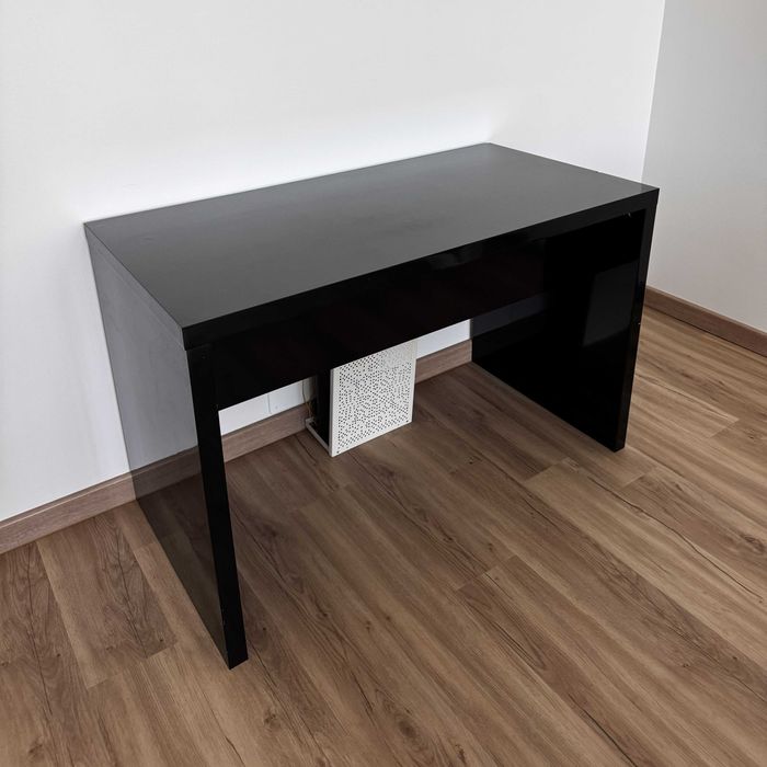 Secretária moderna preta – design minimalista