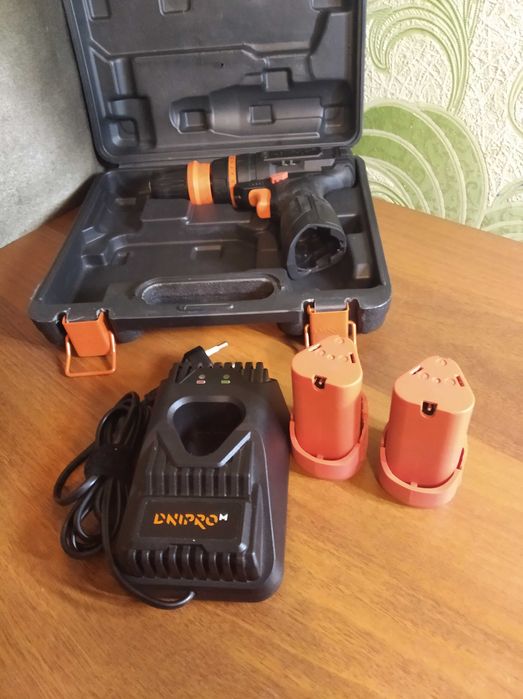 Продам шуруповерт Дніпро-М 12 вольт