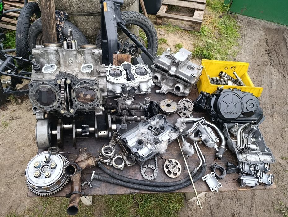 Silnik Honda VFR 750 F RC36 części silnikowe silnika część głowice i3