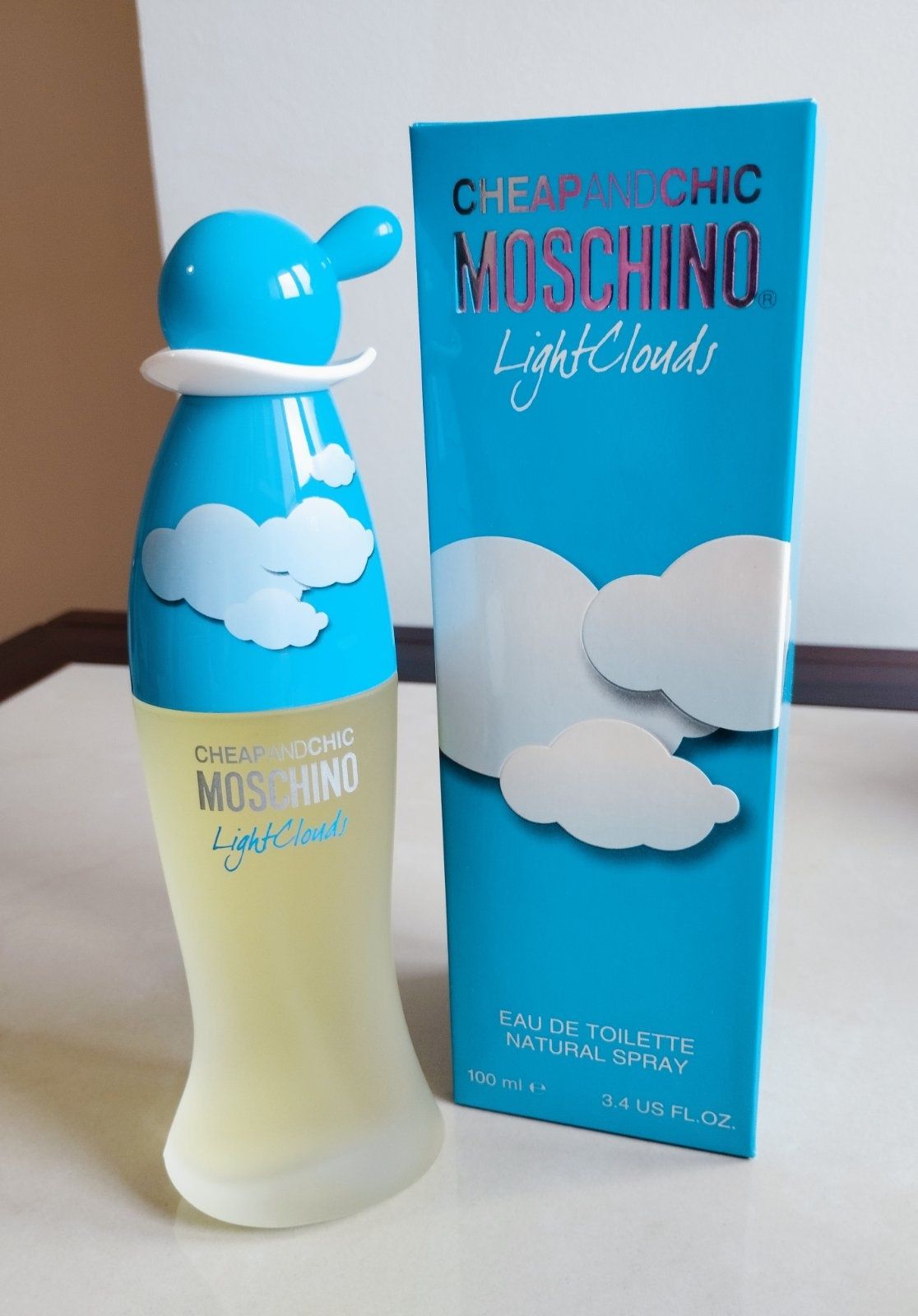 Парфуми духи Moschino Cheap and Chip light clouds