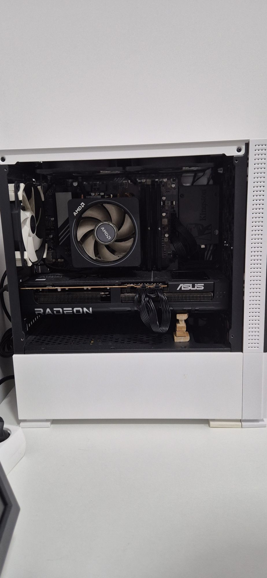 Torre Gamer (9070 + 7800X3D)