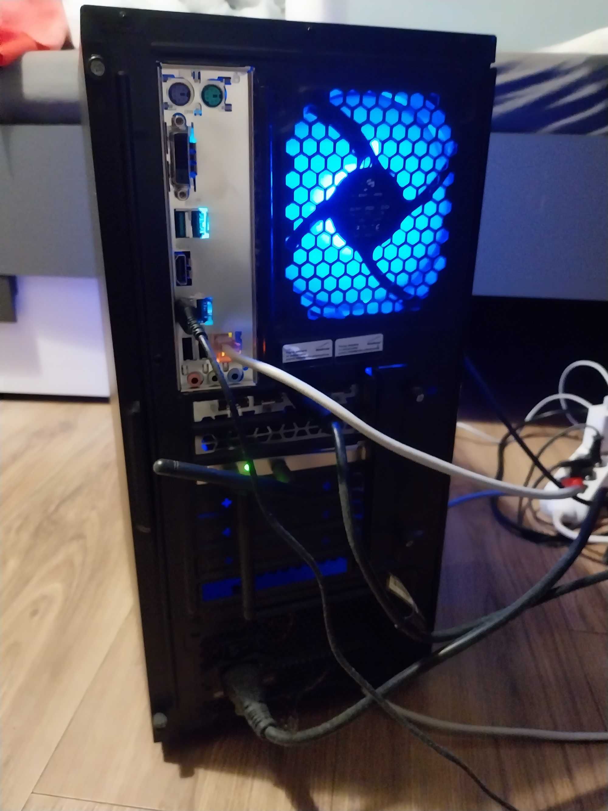 Procesor- Intel Core i5-9400F, NVIDIA GTX GeForce 1660, Komputer