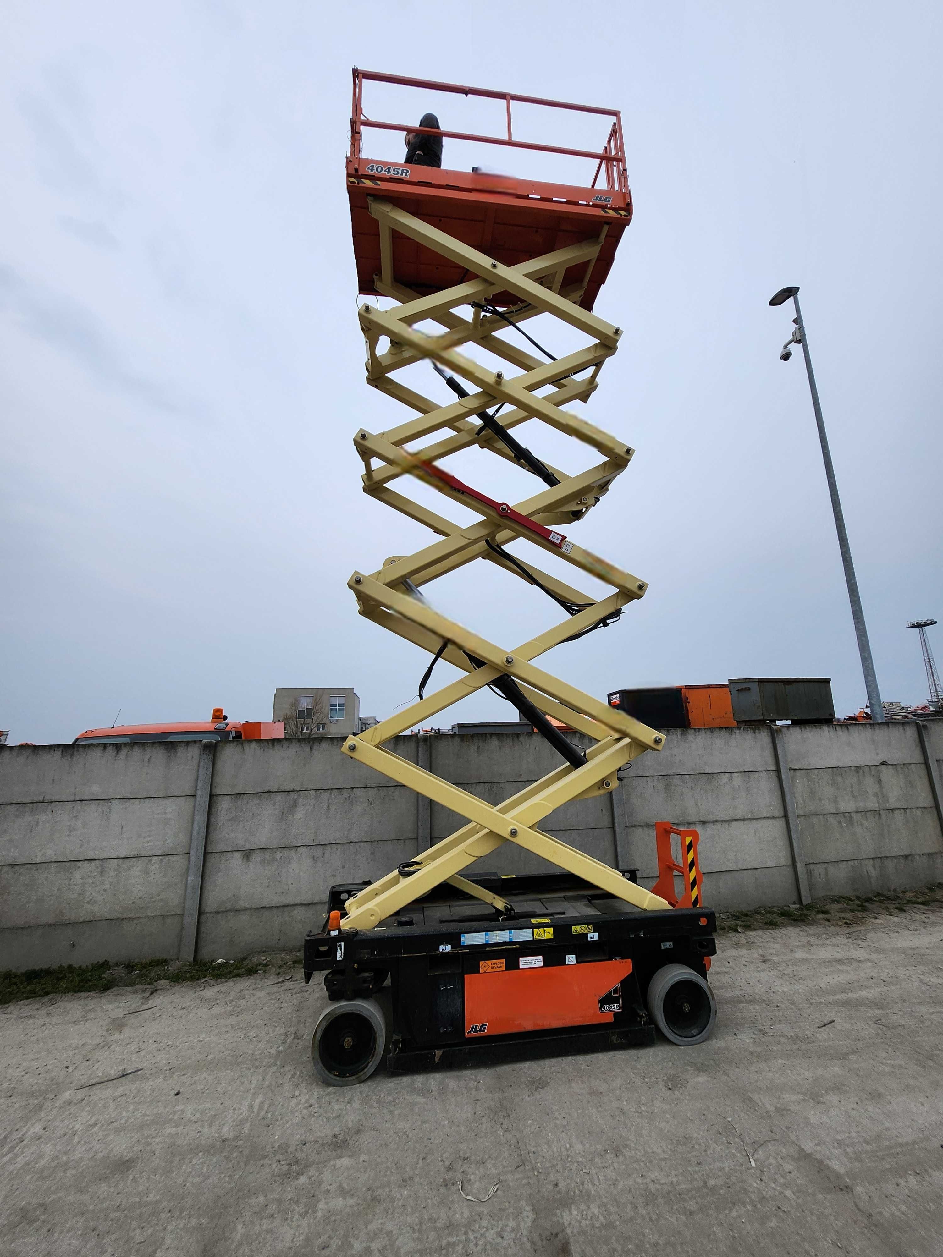 Podnośnik koszowy samojezdny nożycowy JLG 4045R -2018 r - 342 mth