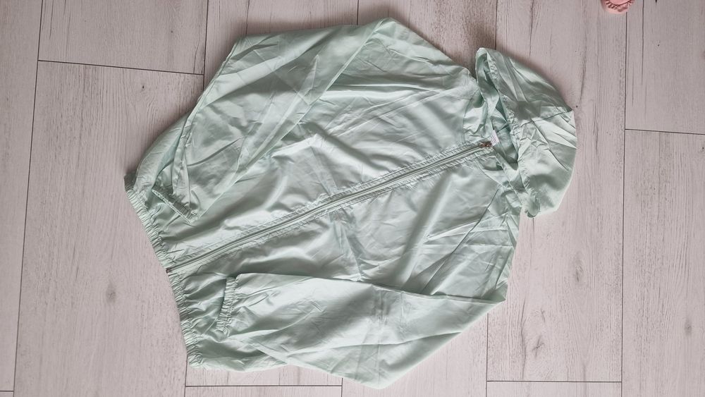 Miętowa cienka kurtka przeciwdeszczowa