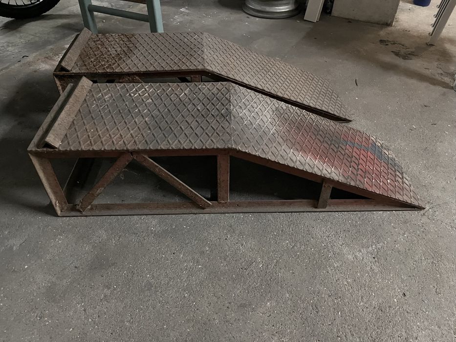 Rampas em ferro para elevar o carro