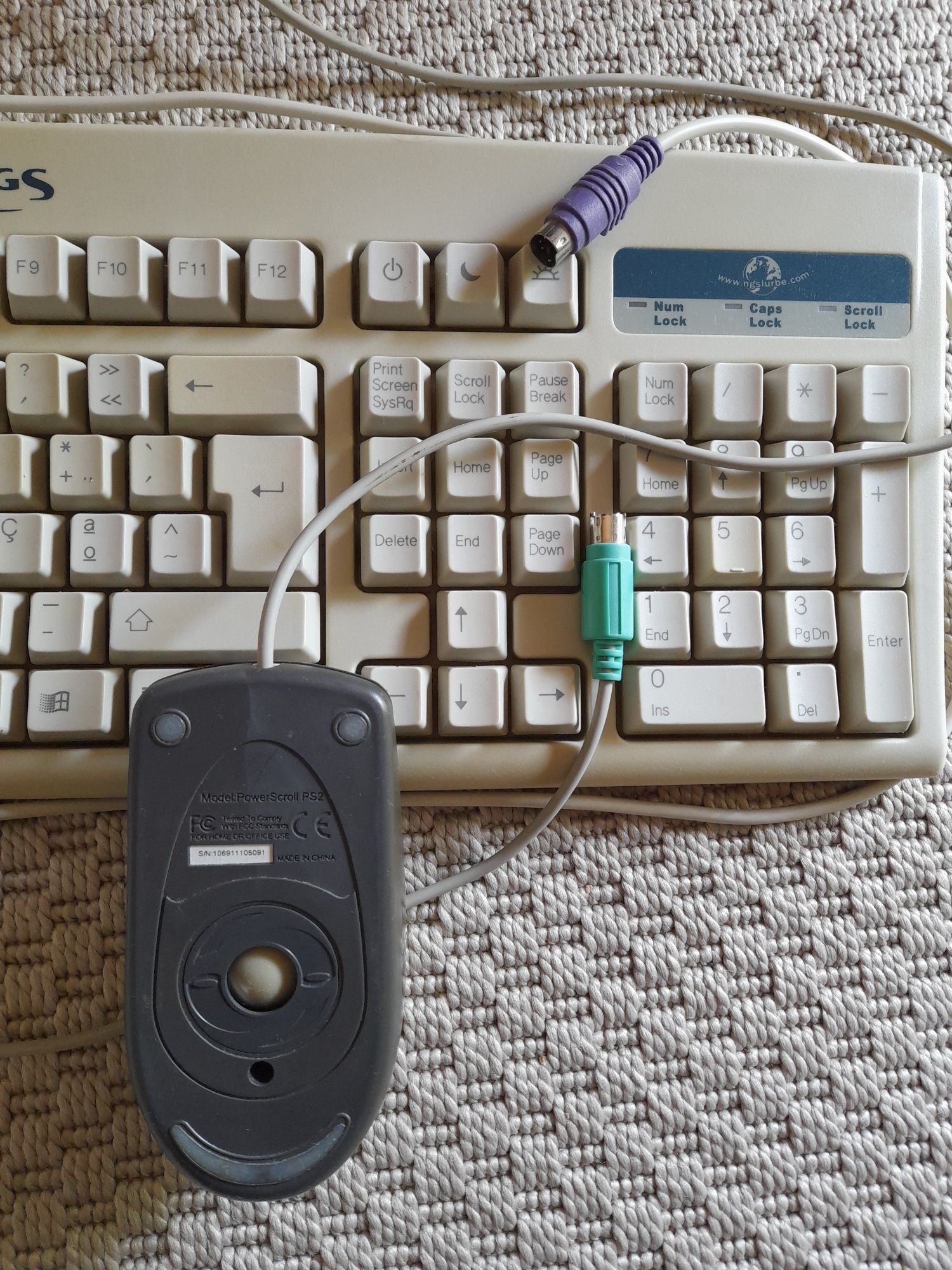 Teclado e rato para desktop