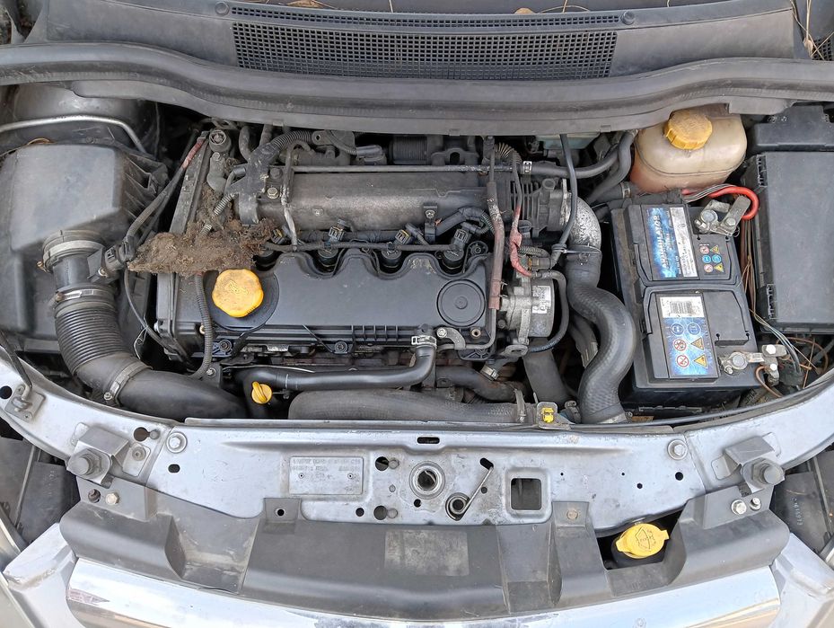 Opel Zafira B- Części - Drzwi / maska / błotnik / klapa / lampa / inne