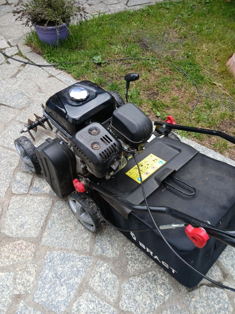 Wertykulator spalinowy Brast