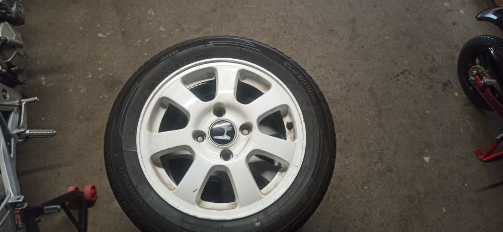 Alufelgi z oponami stan opon bardzo dobry
