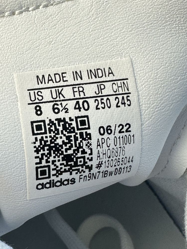 Adidas Stan Smith W bialo zielone z efektem skóry węża