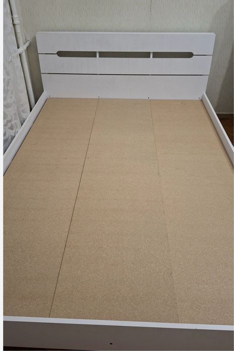 Двоспальне ліжко в гарному стані