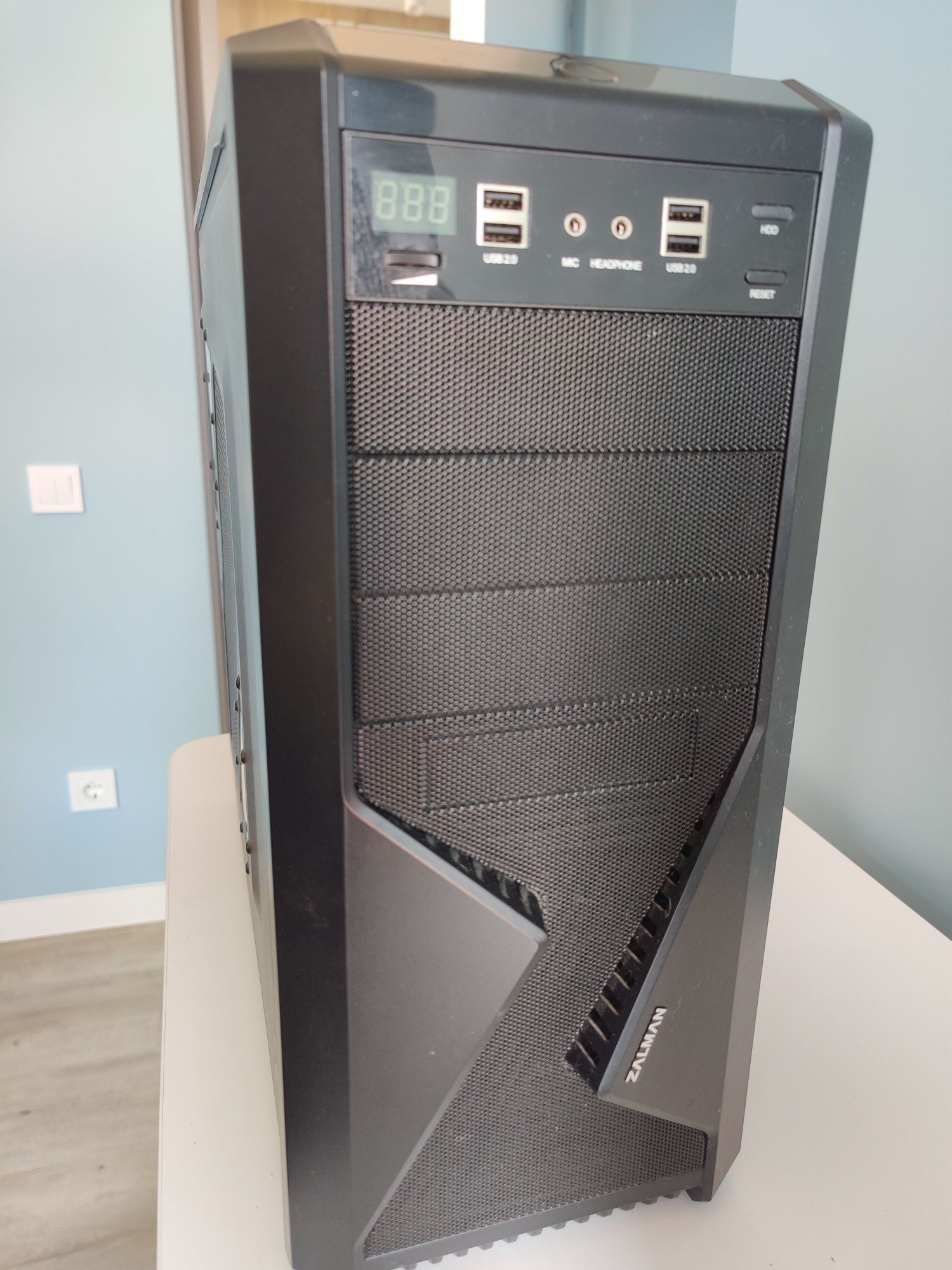 Продам игровой компьютер core i7 3770k, 8 gb ОЗУ, 4 Тб, xfx r9 280 3g
