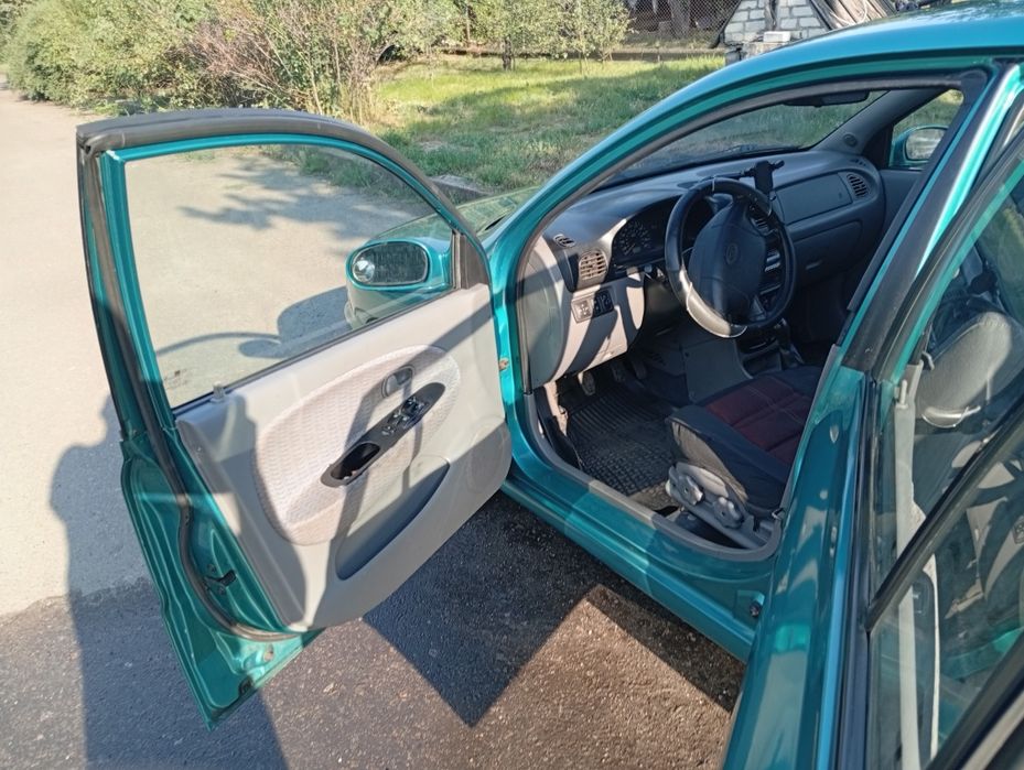 Продам економне авто Kia Rio 1.3 бензин 2000 року