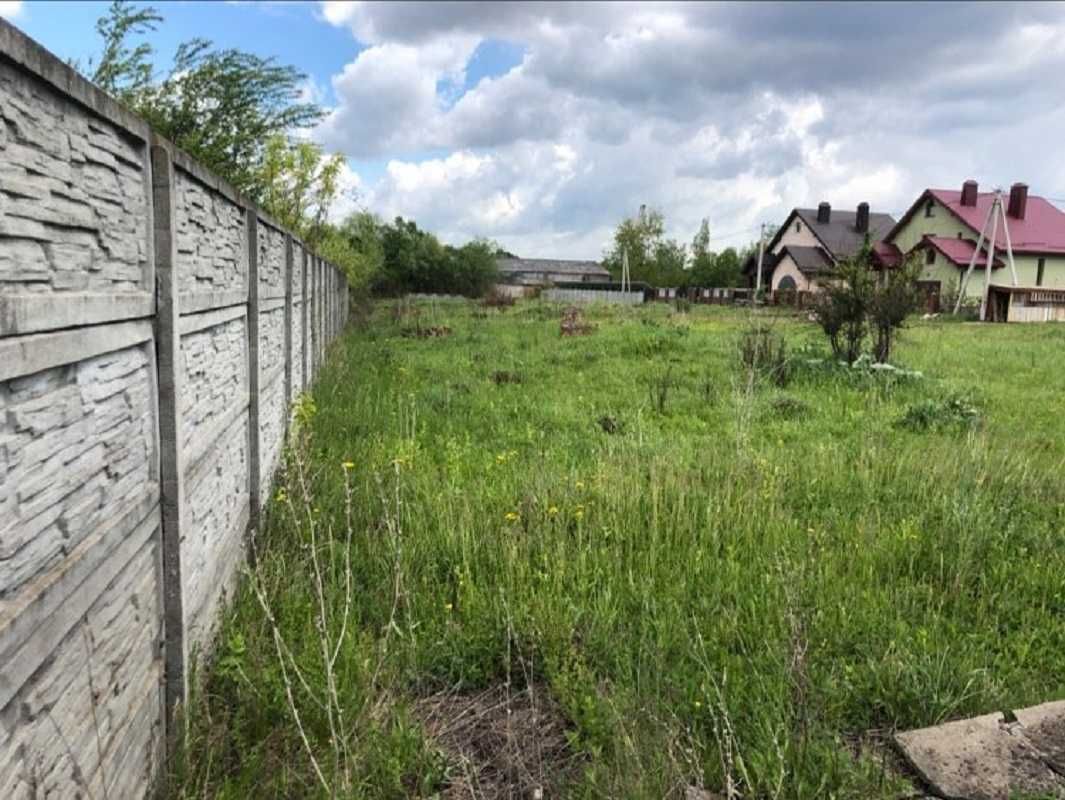 Ділянка в передмісті Івано-Франківська. Містечко закритого типу