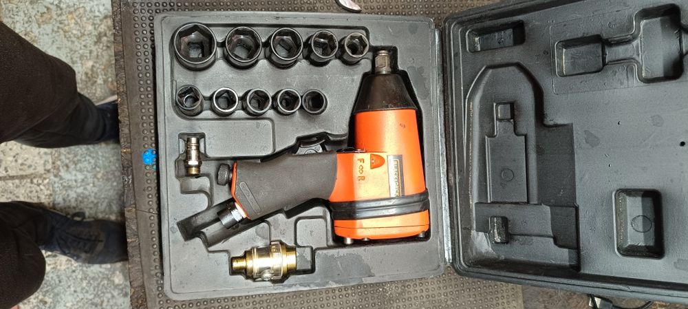 Black+Decker Klucz udarowy 310Nm