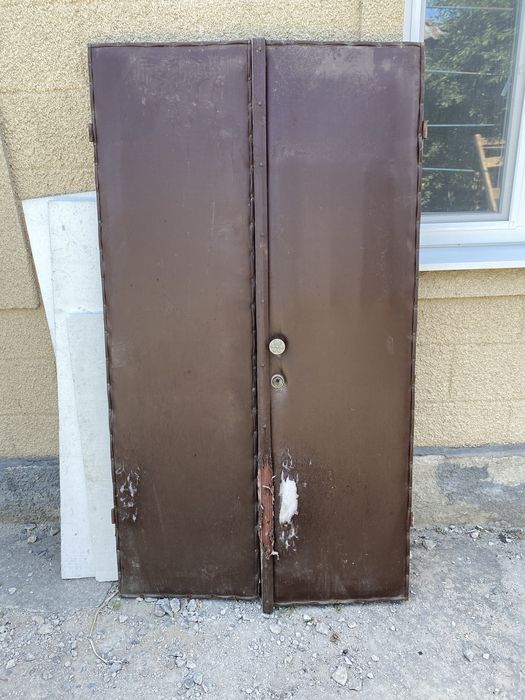 Входные двери из двух частей