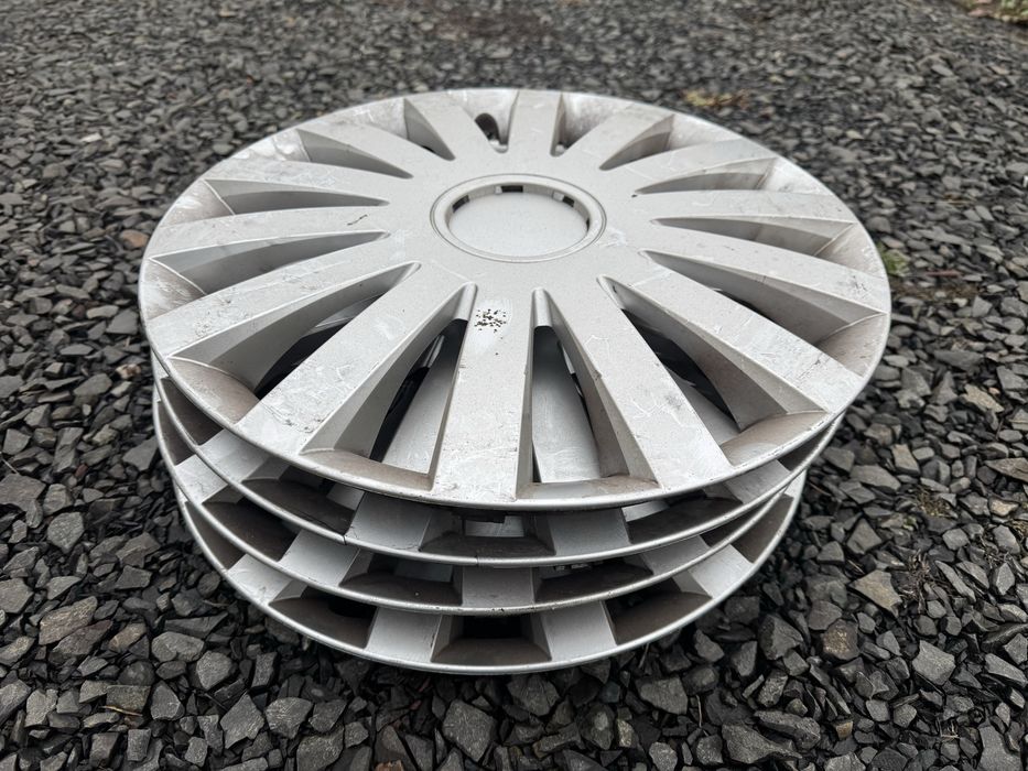 Комплект ковпаків r17 в гарному стані