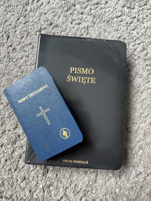 Pismo Święte + Książeczka Nowy Testament tanio oddaje