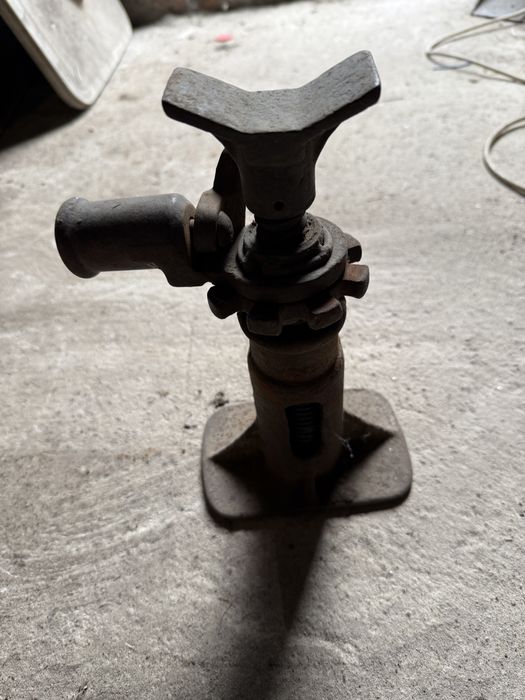 Домкрат ручной винтовой, гидравлический